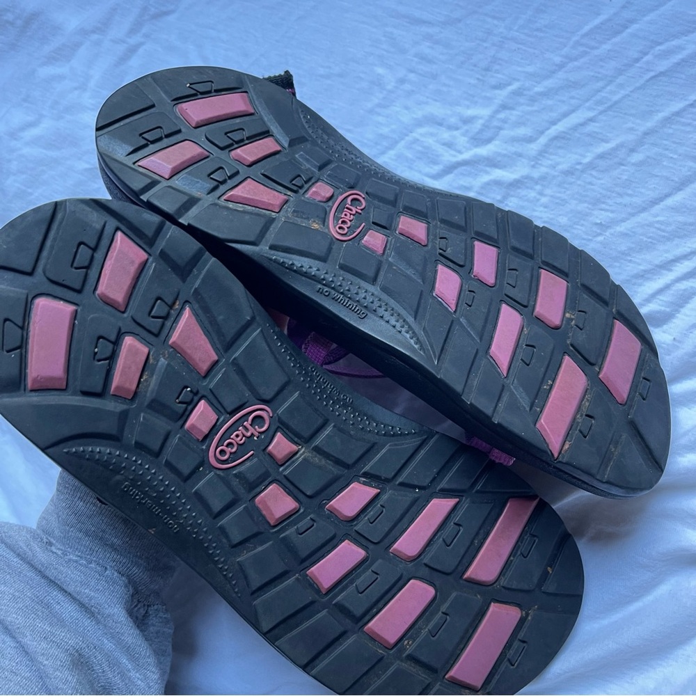 Chaco Black and Purple Strappy Sandals Outdoors Hiking Size 6 - Picture 3 of 3